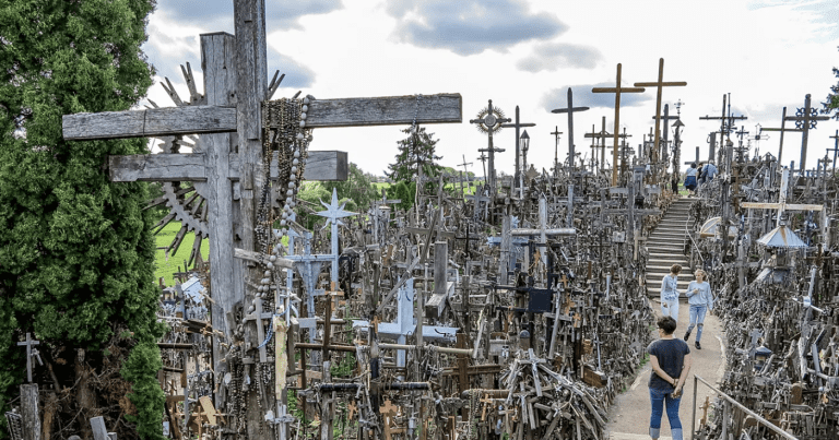 Rundale – Hill of Crosses3