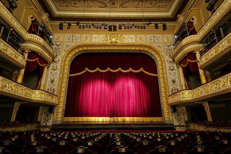 Exclusive Guided Opera Backstage Tour2
