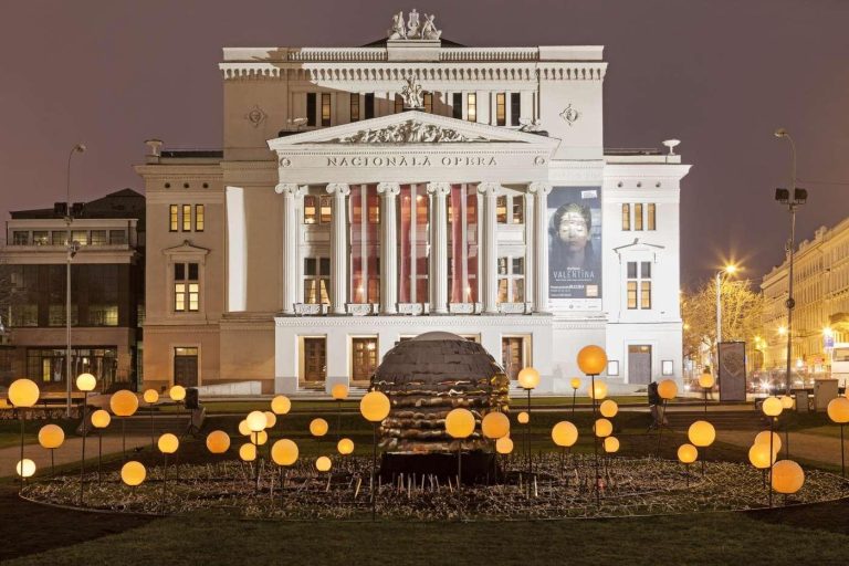 Exclusive Guided Opera Backstage Tour1
