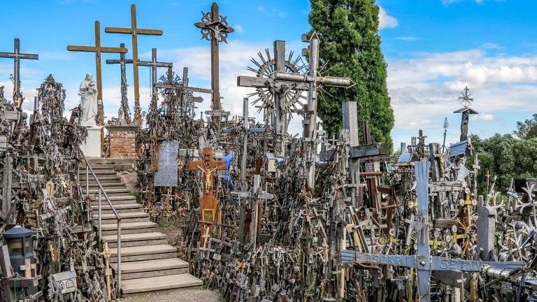 Rundale – Hill of Crosses5
