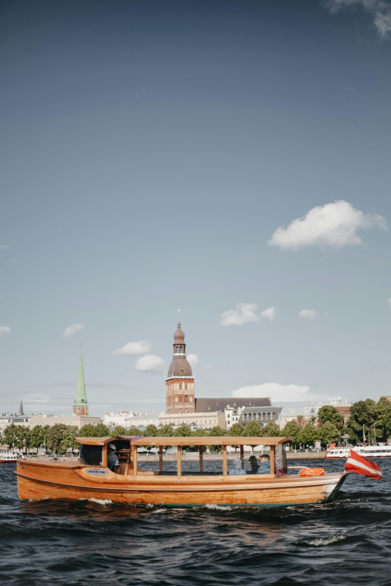 Private Riga Canal Boat Trip4